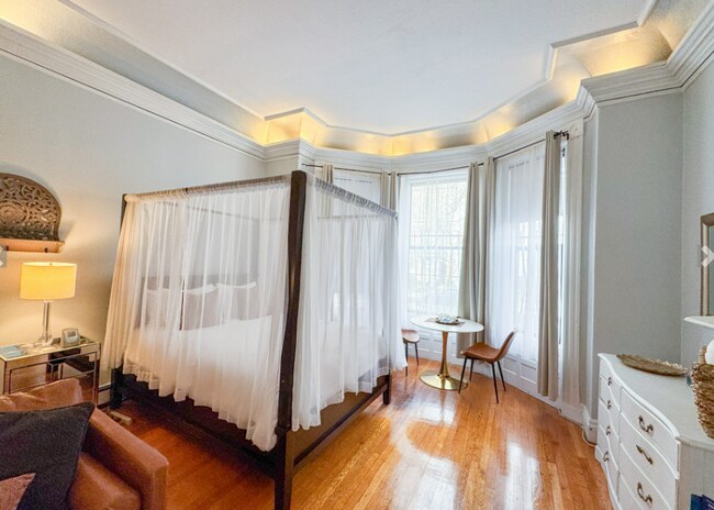 Building Photo - 337 Beacon St