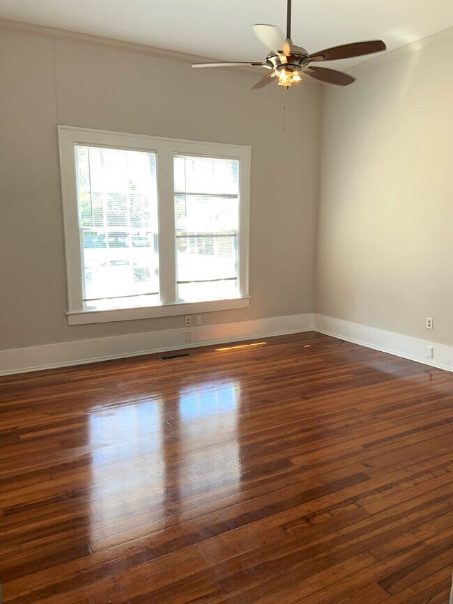 Foto del edificio - 4 BR 4 BA on Queen City Ave available Augu...