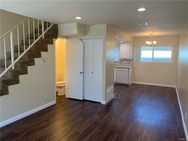 INTERIOR ENTRY - 4204 Manhattan Beach Blvd