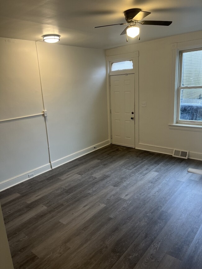 Building Photo - 542 Locust St