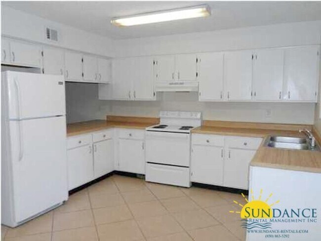 Building Photo - Great Townhouse In Downtown Fort Walton Beach