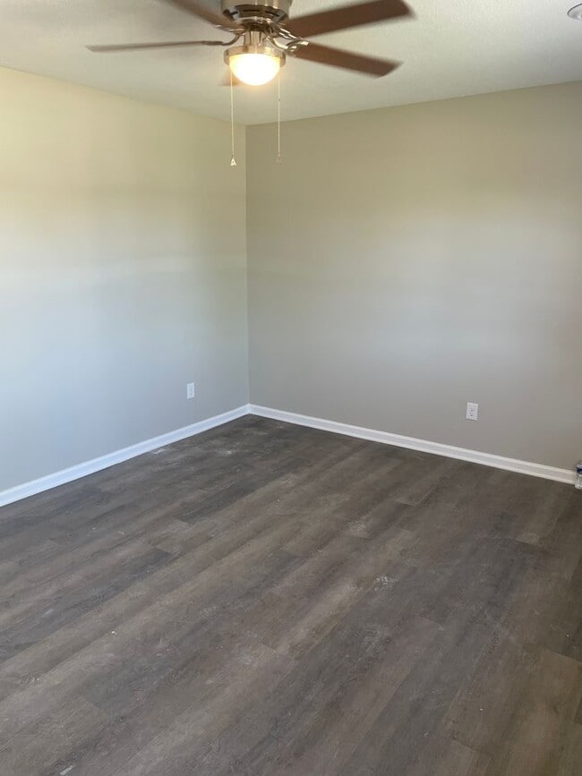 Foto del edificio - 1008 Claremont Ave NE