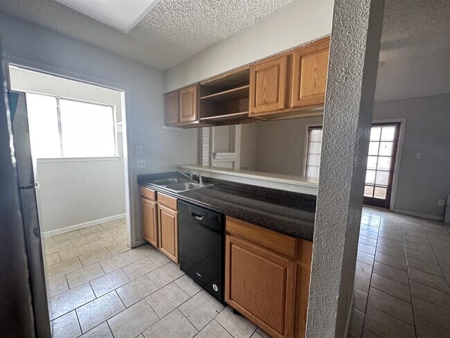 Foto del edificio - 1122 Brenda Ln