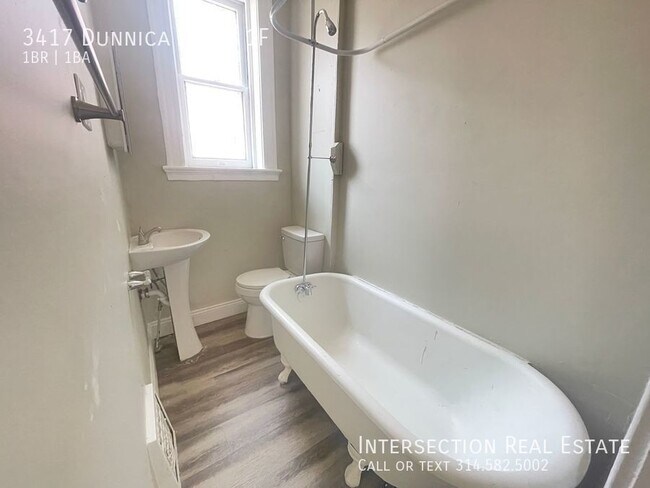 Building Photo - Newly Renovated First Floor 1Bed/1Bath in ...