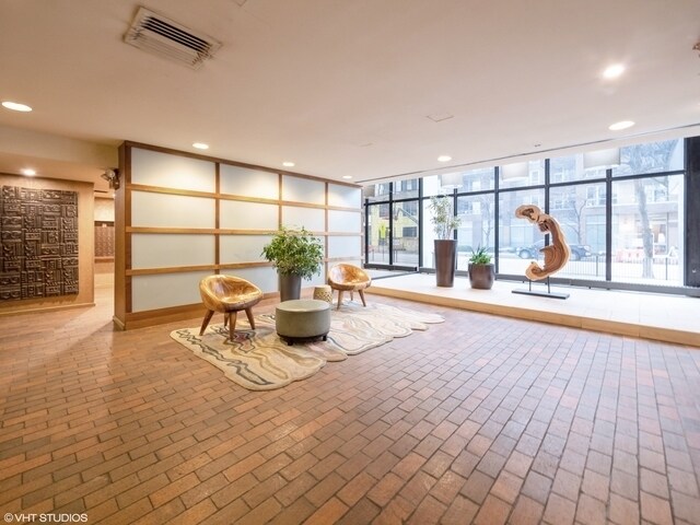 Foto del edificio - 5445 N Sheridan Rd