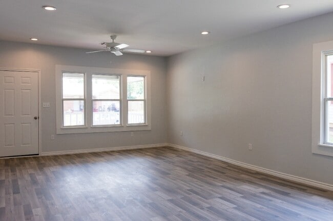 Foto del edificio - 1319 NE 15th St