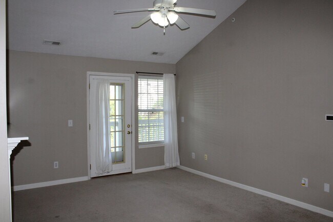 Foto del edificio - 14943 Lenox Dr