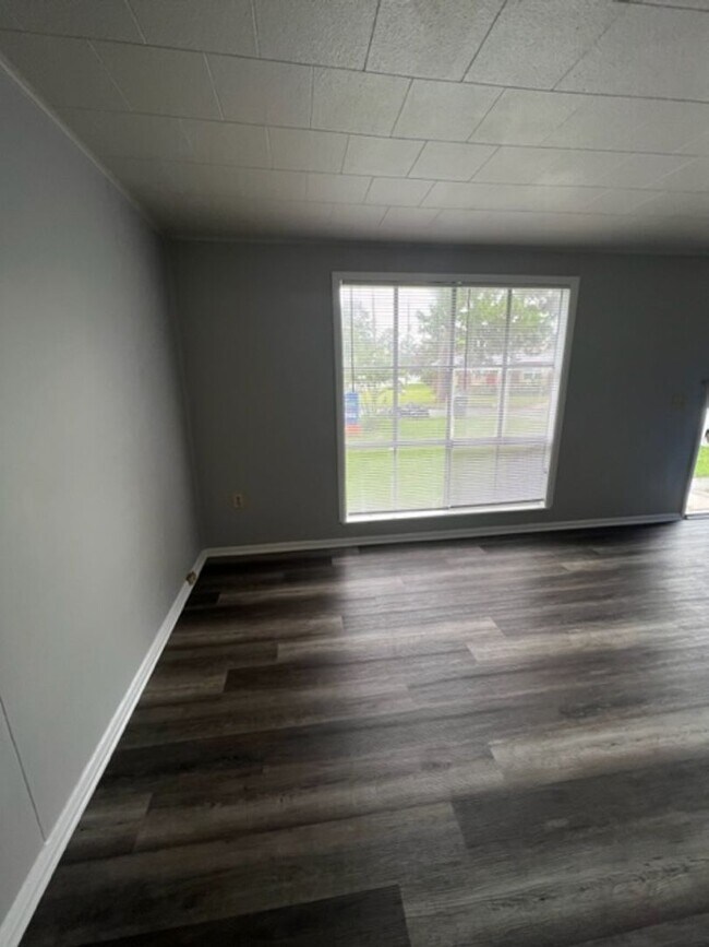 Foto del edificio - 601 Cedarwood Dr