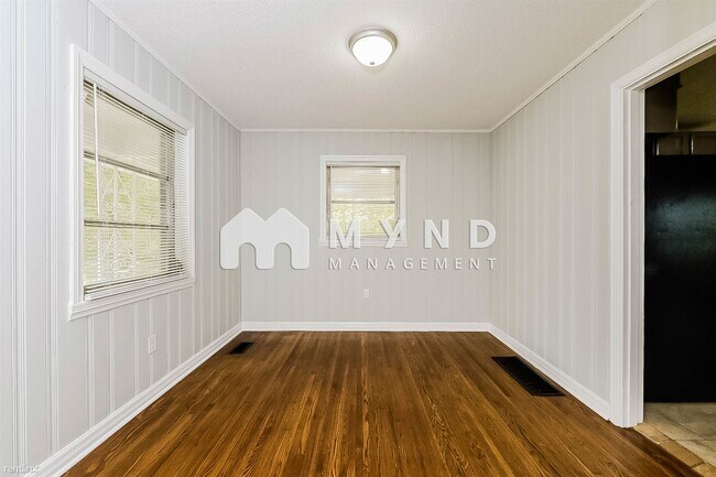 Building Photo - 3 br, 2 bath House - 1151 Oakley Dr