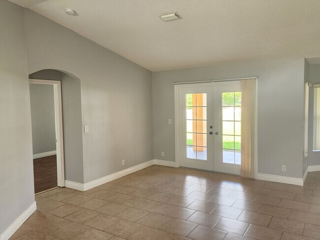 Building Photo - 4 BR 2 BA 2 CG rental in western PSL