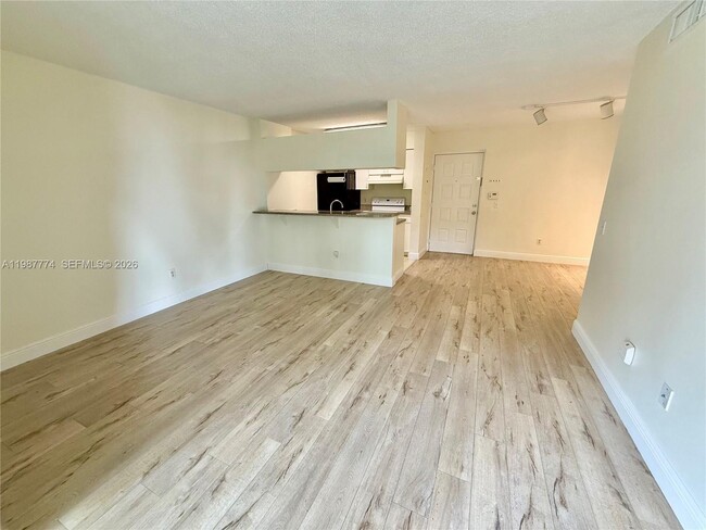 Building Photo - 410 S Park Rd