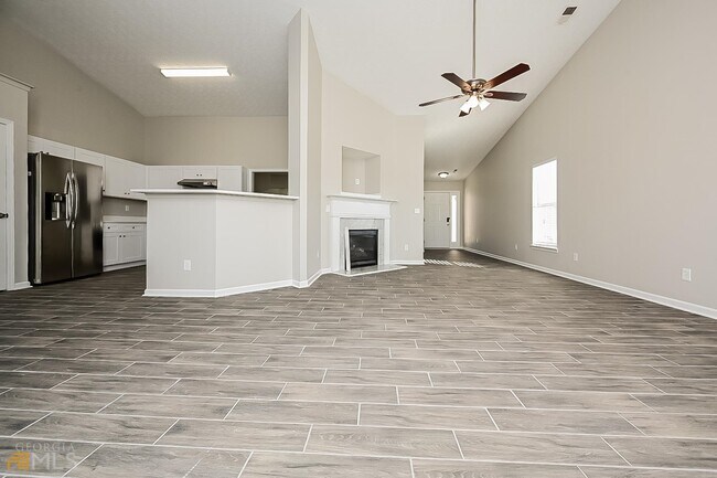 Foto del edificio - 150 Saddlebrook Dr