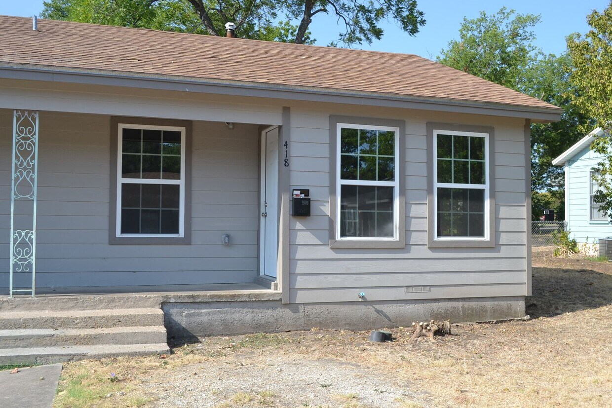 Foto principal - Renovated 1 bedroom 1 bath duplex!! Don't ...