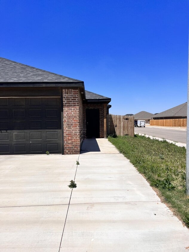 Primary Photo - 5522 Itasca St
