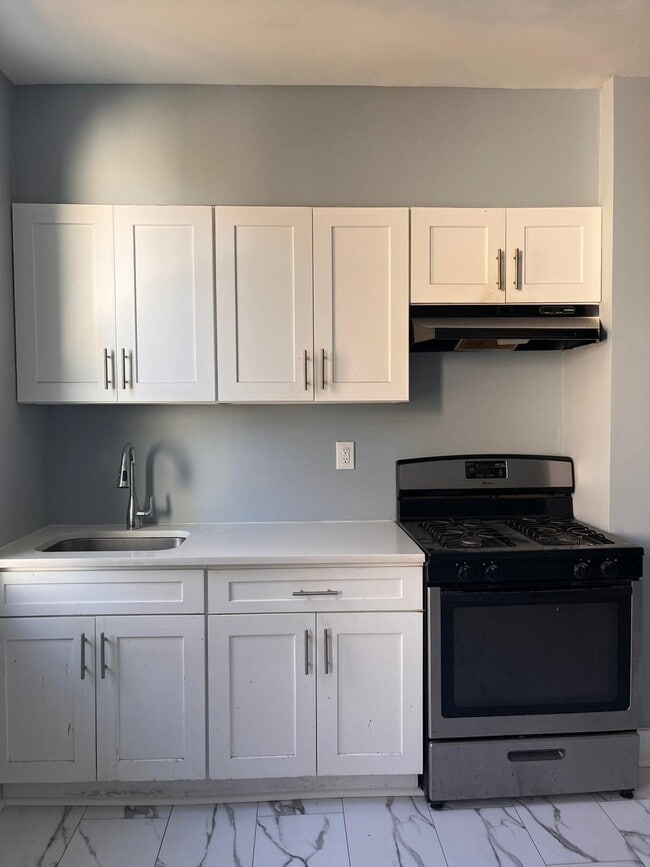 Building Photo - 220 Bidwell Ave