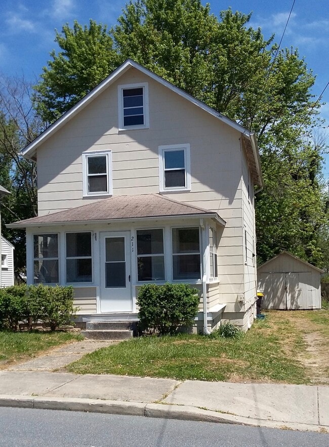 House and garage - 211 N Washington St