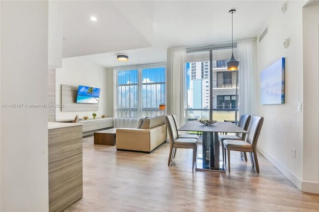 Building Photo - 777 N Ocean Dr