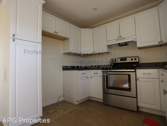 Building Photo - 3 br, 1.5 bath House - 11226 Hood Way