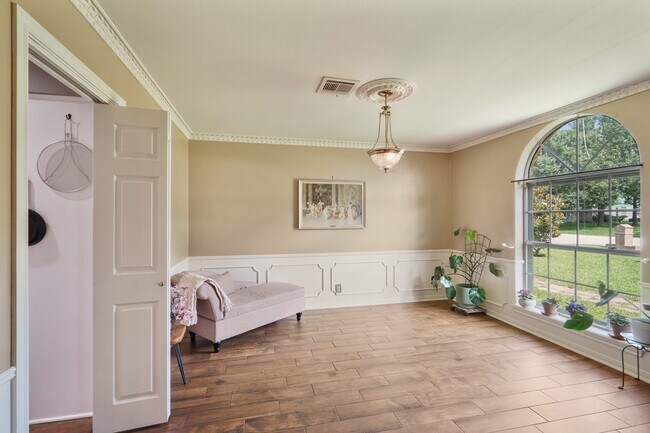 Foto del edificio - 5003 Mockingbird Ln