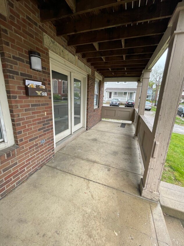 Foto principal - OSU North Campus 5 bedroom 2 bath apartment