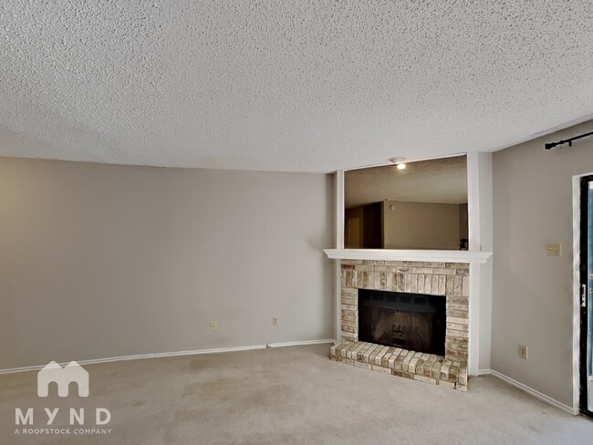 Building Photo - 5840 Spring Valley Rd