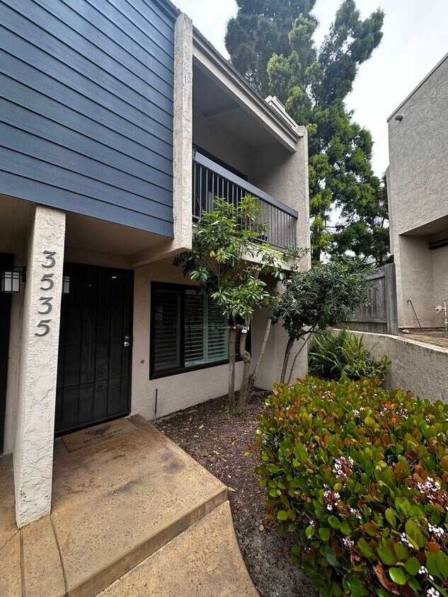 Foto principal - Beautiful, Charming 2-story townhome 2 bed...