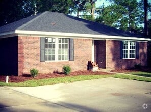Building Photo - 110 Chapel Dr