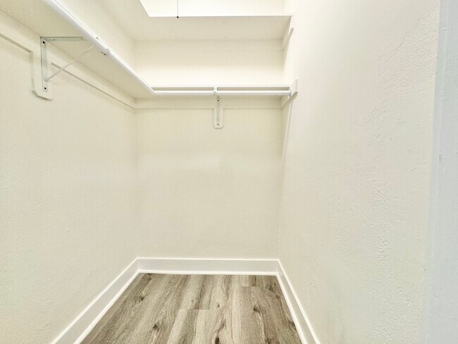 Building Photo - 341 S Alvarado St