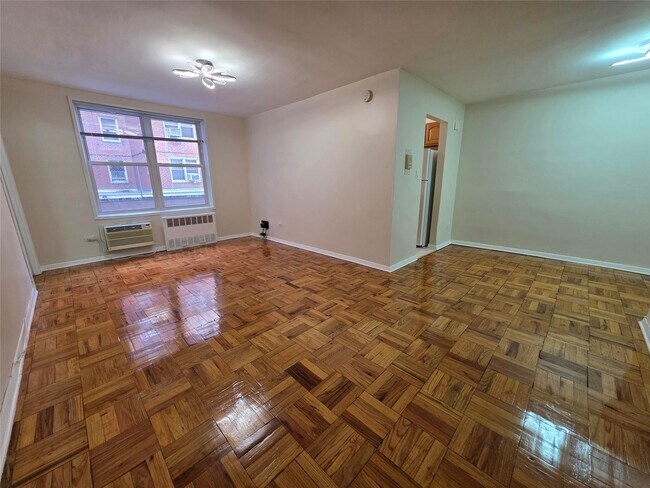 Foto del edificio - 99-44 67th Rd