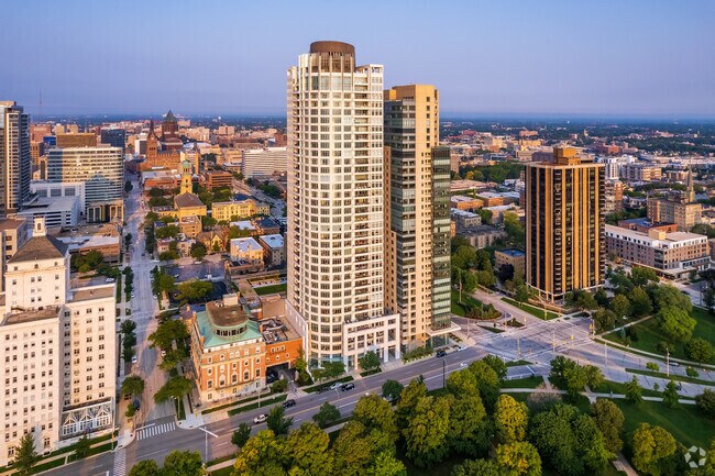 Building Photo - University Club Tower