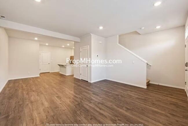 Building Photo - 884 N 18th Ave