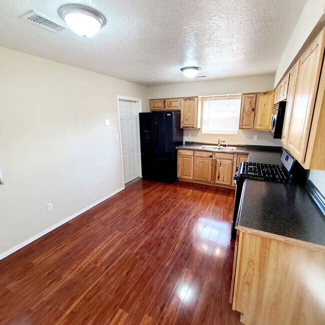 Foto del edificio - 3 bed 2 bath home in Los Lunas