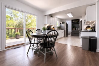 Building Photo - 21 Frances St N