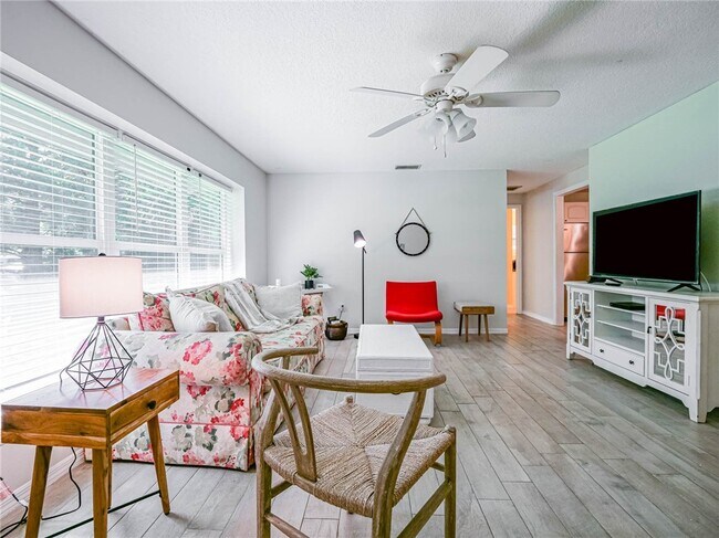 Foto del edificio - 1835 Hedden Pl