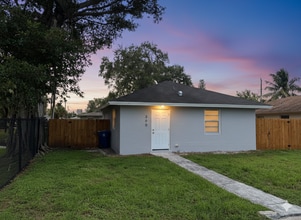 Building Photo - 300 NW 28th Way