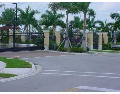 Building Photo - 571 Princess Dr