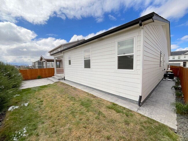 Foto del edificio - 3 Bedroom Home Available Near N Powers Blvd & Dublin Blvd!