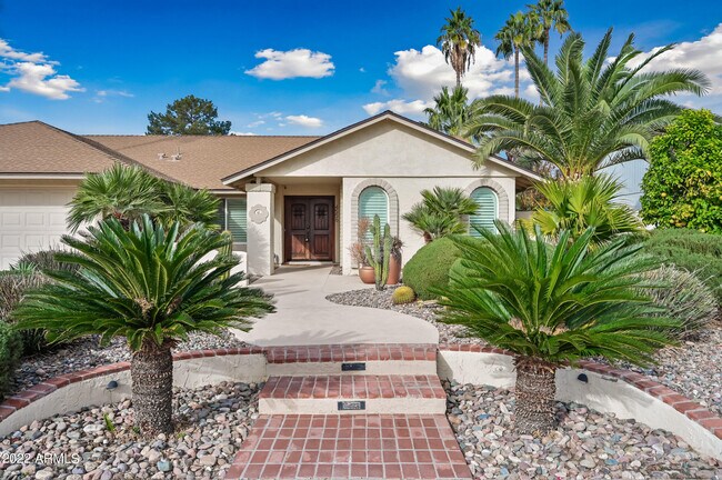 Building Photo - 4556 E Paradise Ln