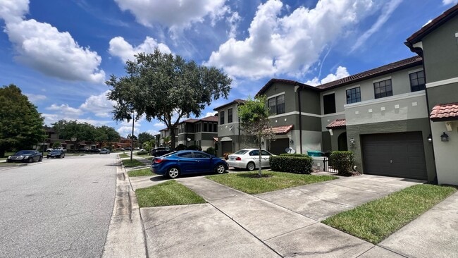 Building Photo - STUNNING 2 Bedroom, 2.5 Bathroom Townhome ...
