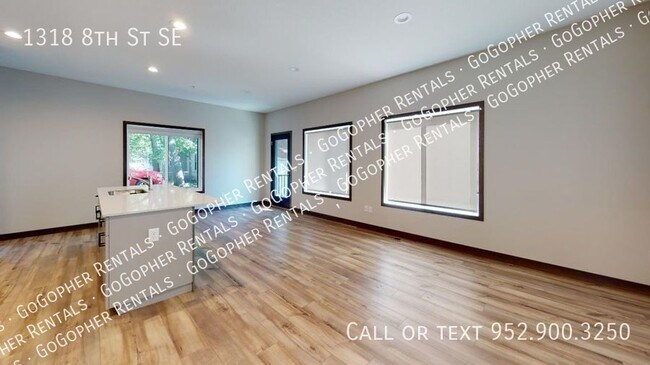 Foto del edificio - Modern 6 Bedroom Townhouse in Dinkytown!