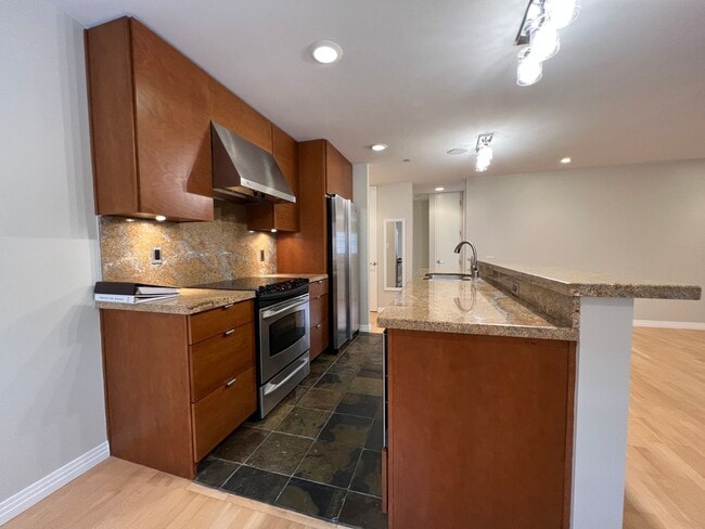 Building Photo - Ground Floor 1 Bedroom, 1 Bathroom  Unit at "The Palms"