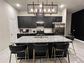 Building Photo - 6225 Blythe Dr