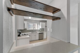 Building Photo - 934 Holly Hall Dr