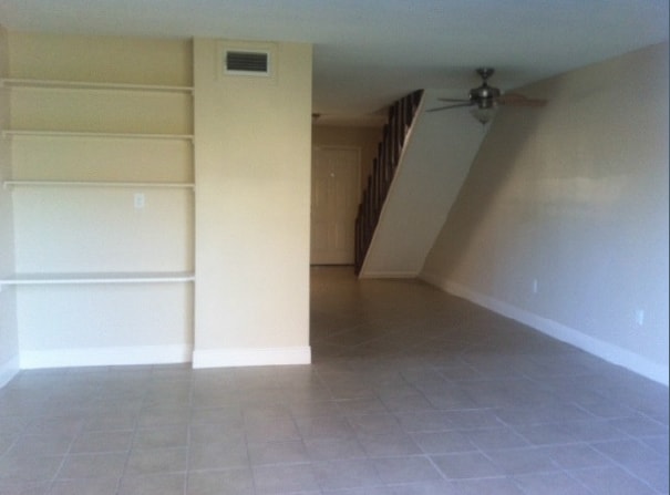 Living Area - Courer De Villa Condominiums