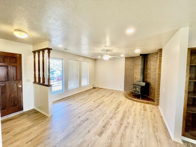 Foto del edificio - 3-BR Duplex with 2-Car Garage in Santa Clara