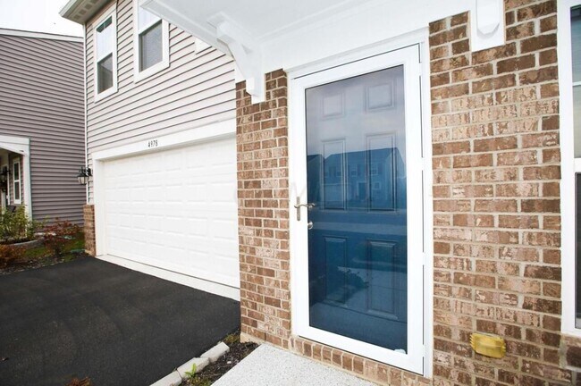 Foto del edificio - 4978 Crestbrook Dr