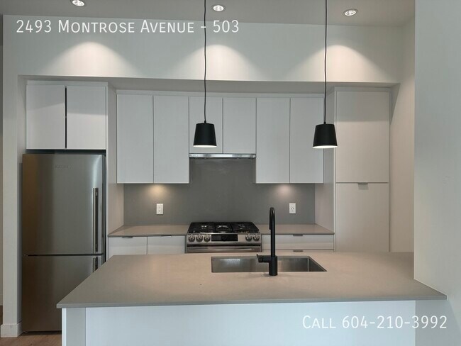 Photo du bâtiment - 5th Floor Condo at Upper Montrose