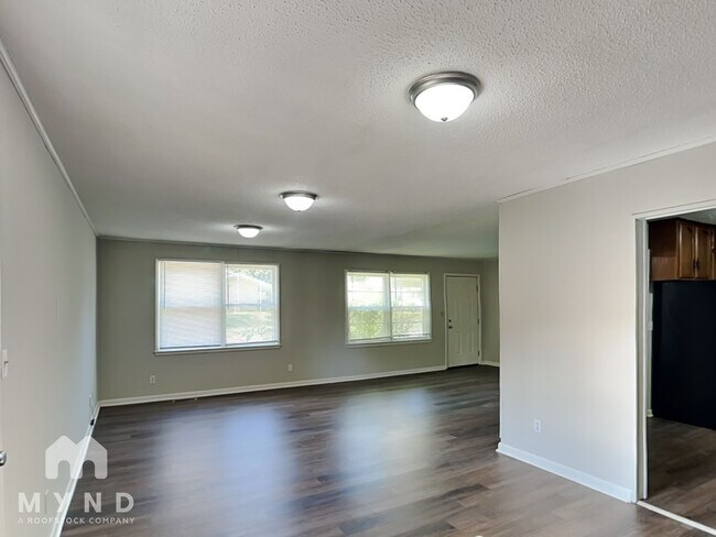 Building Photo - 217 Marshall Dr