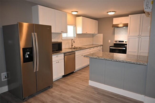 Building Photo - 510 Glen Cove Blvd