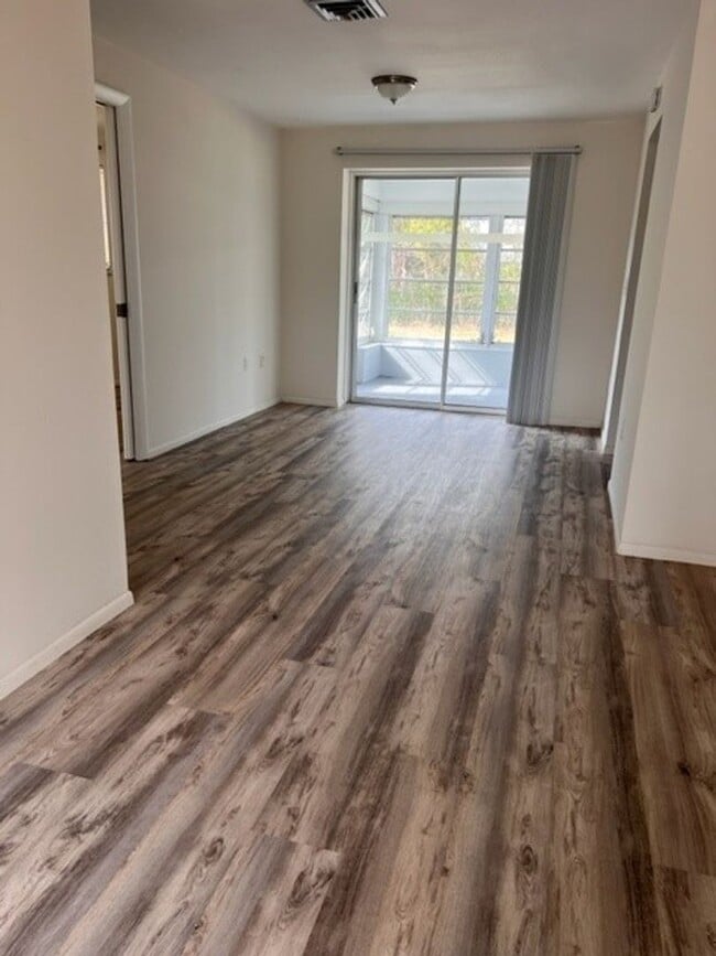 Building Photo - MOVE-IN READY!  2BR/2BA/1CG IN VENICE EAST